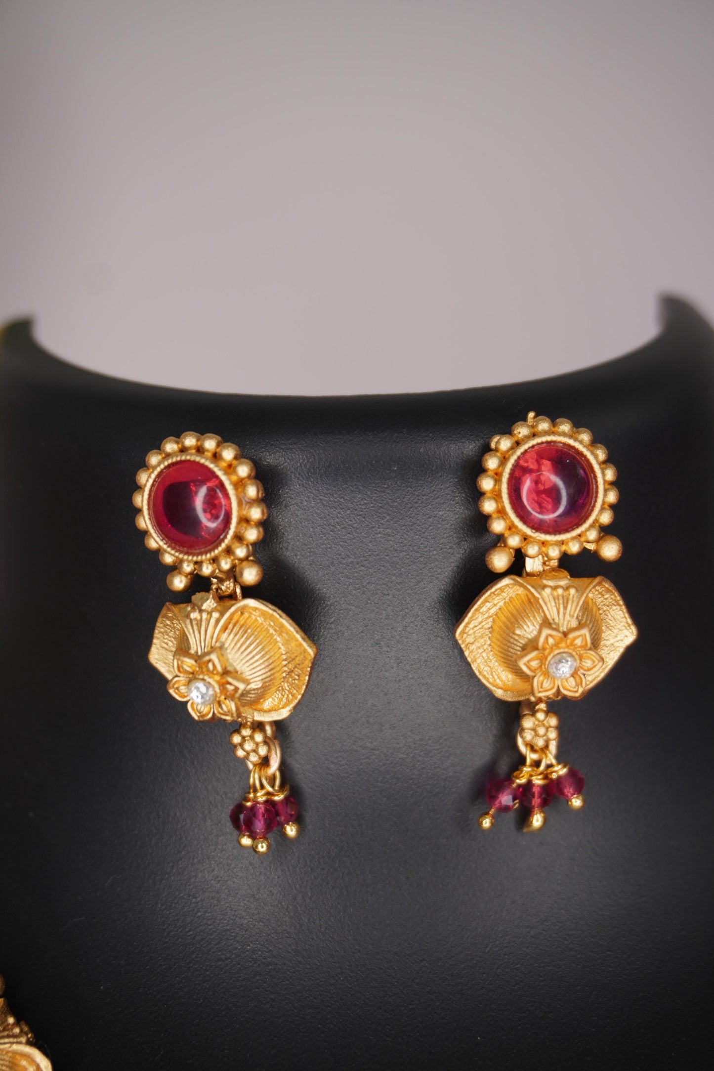 Magenta Antique Gold Short Necklace AGK001
