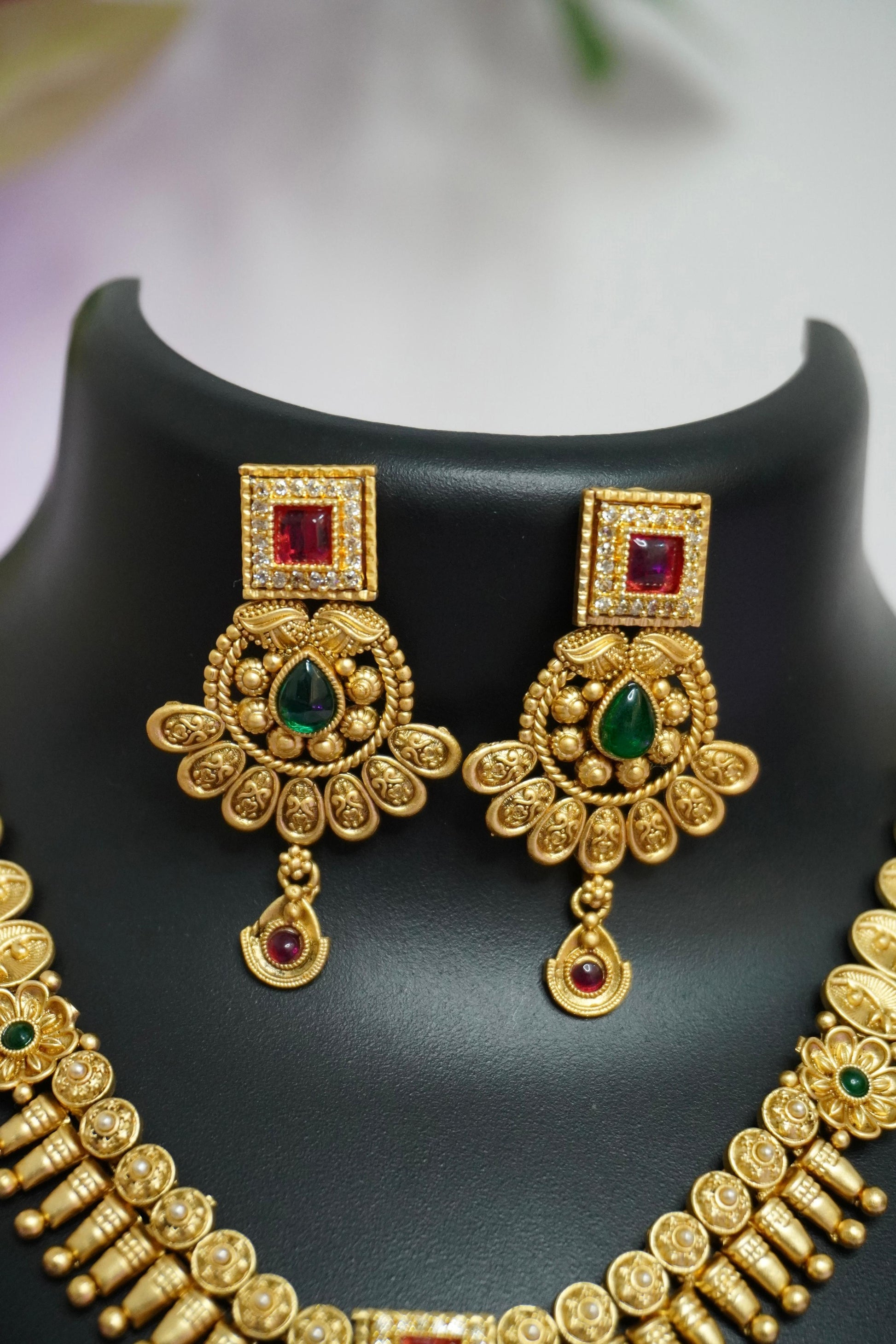 Kundan Antique gold necklace and earrings set