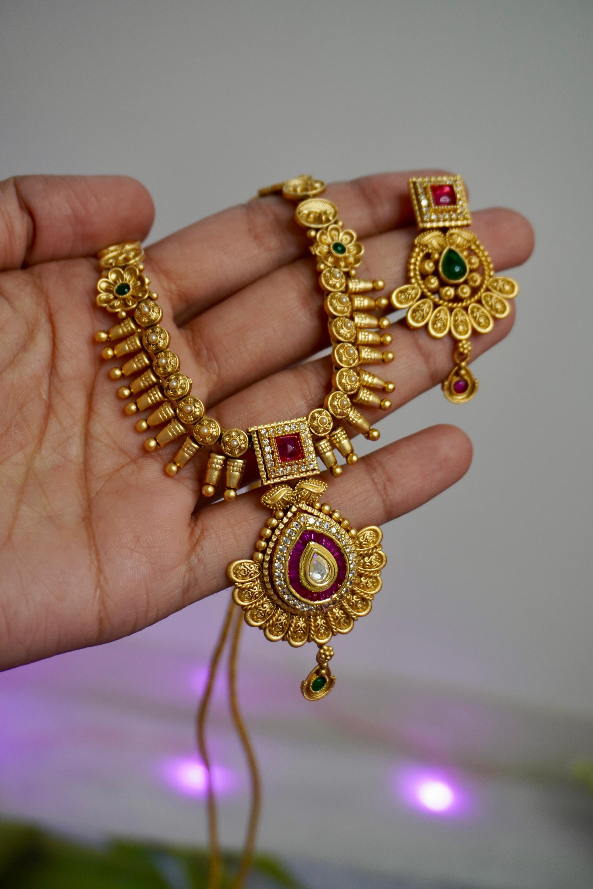 Antique gold necklace set jewellery