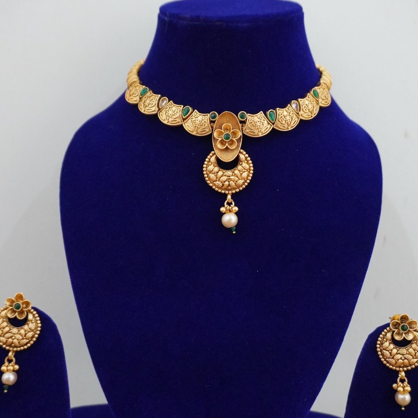 BLOSSOM Antique Gold Kundan Choker Necklace