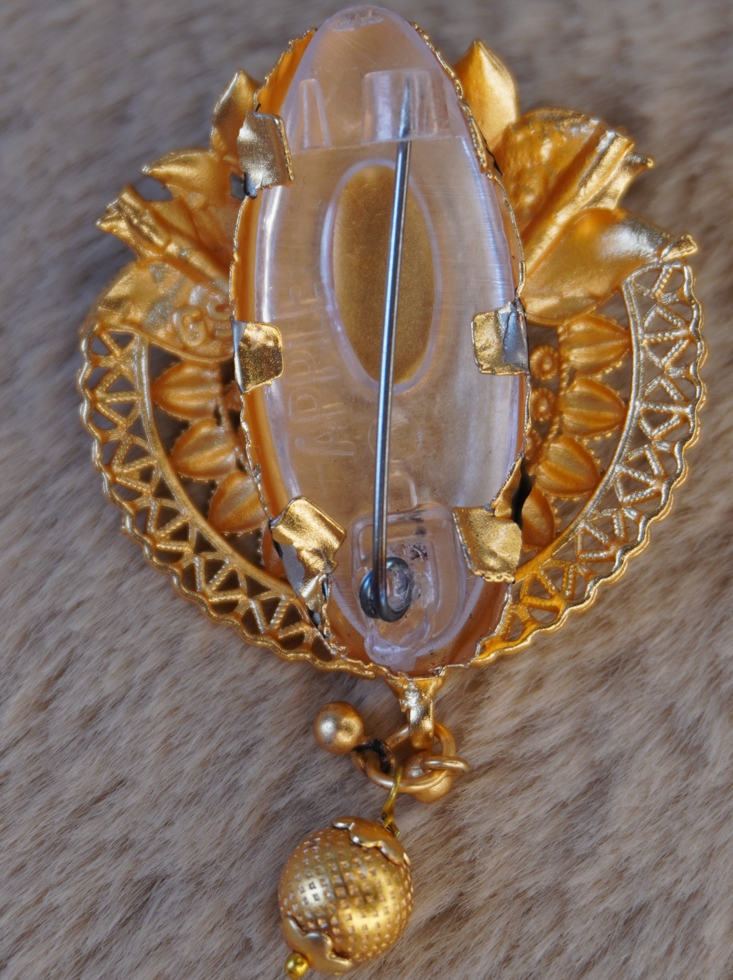 Chaya's saree pin