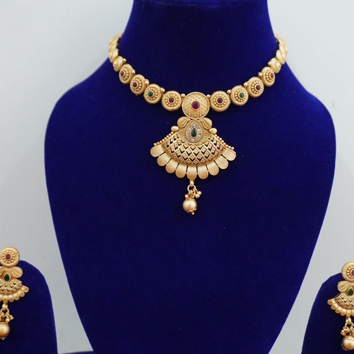 FAB Antique Gold Kundan Necklace Set