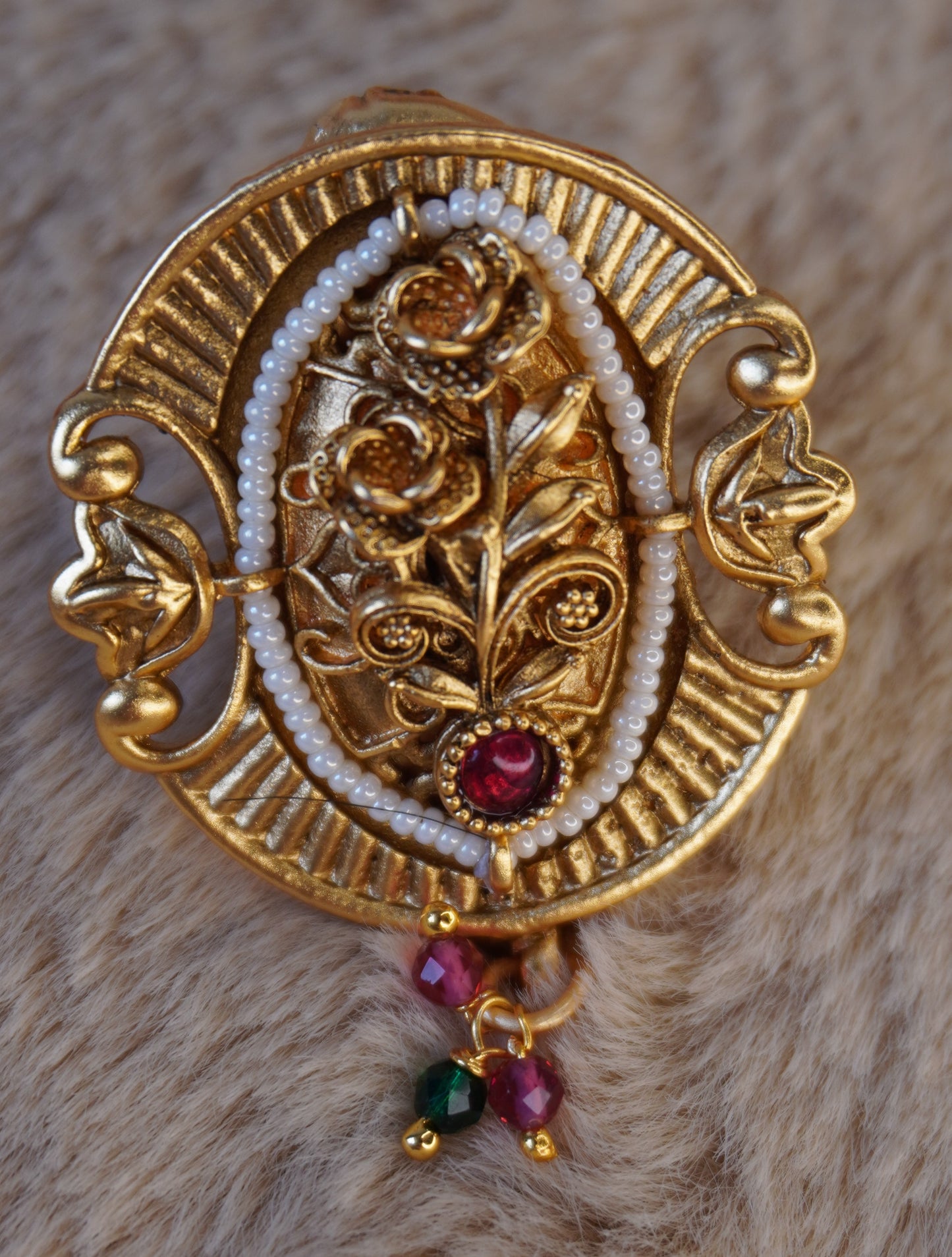 Mala's saree pin
