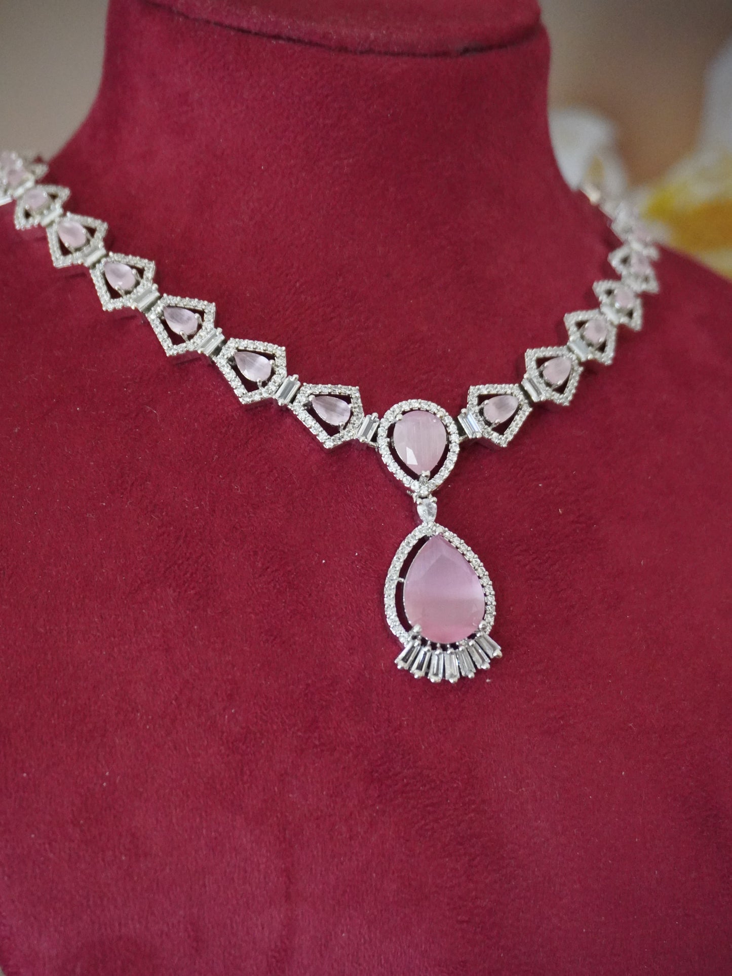 Naina tear drop pink ad necklace