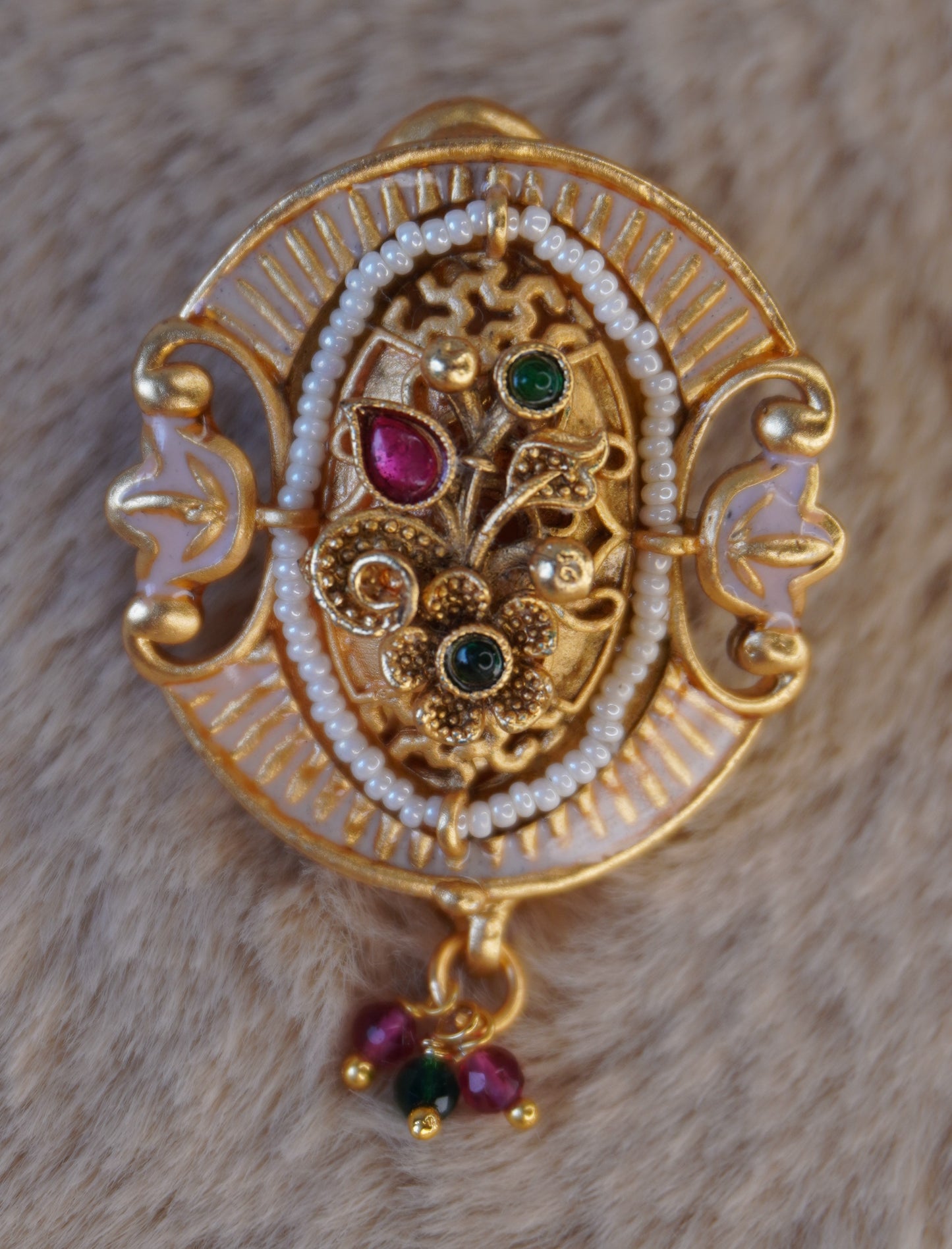 Preet's saree pin