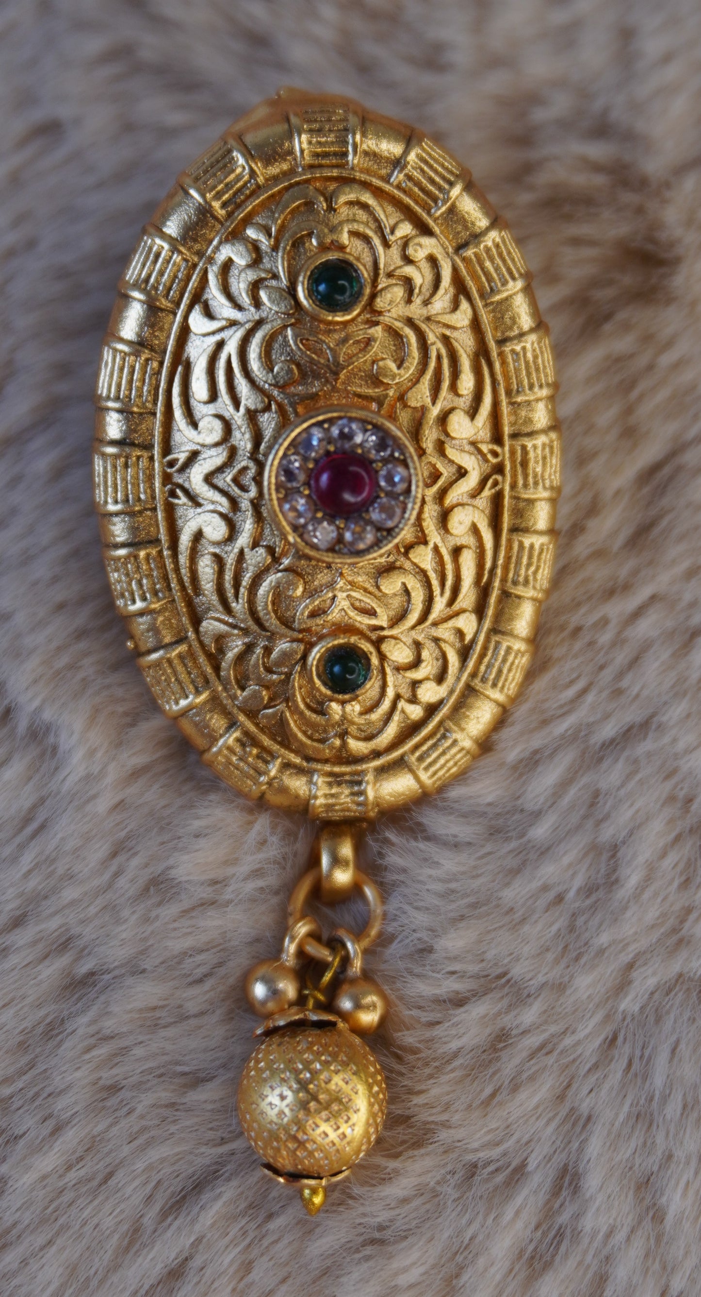 Radhika's saree pin