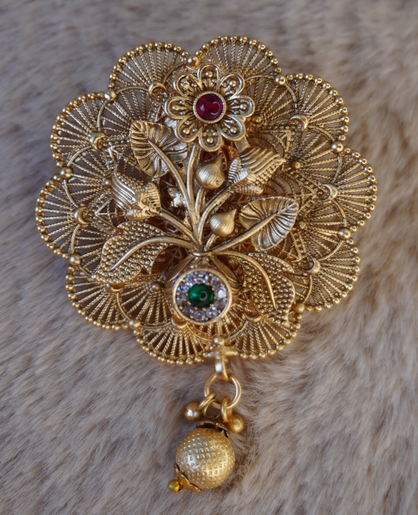 Ranu's saree pin