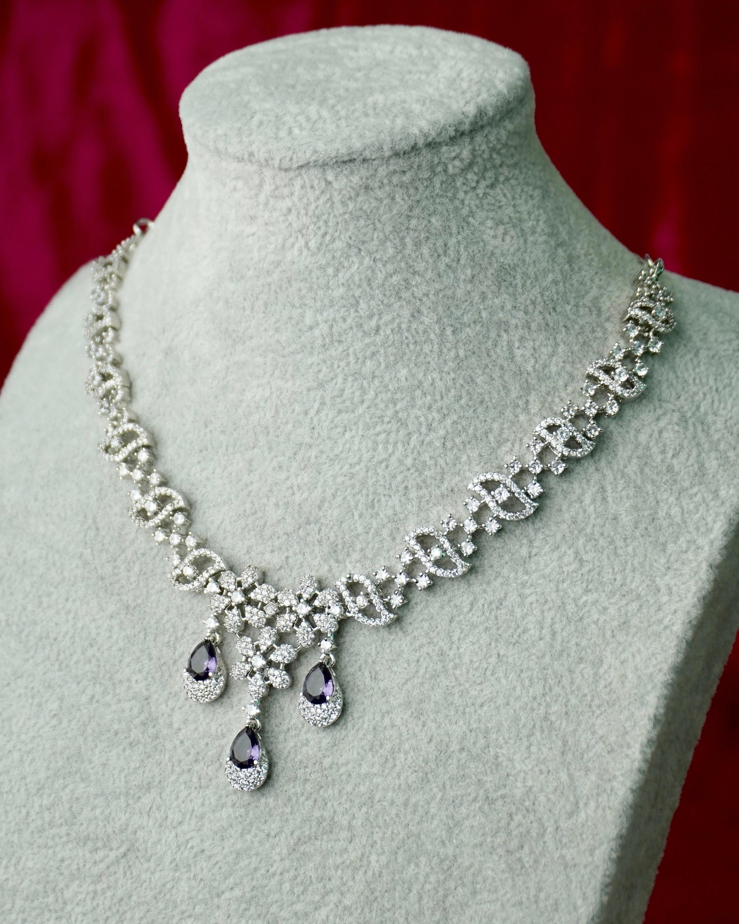 yashi voilet ad stone necklace