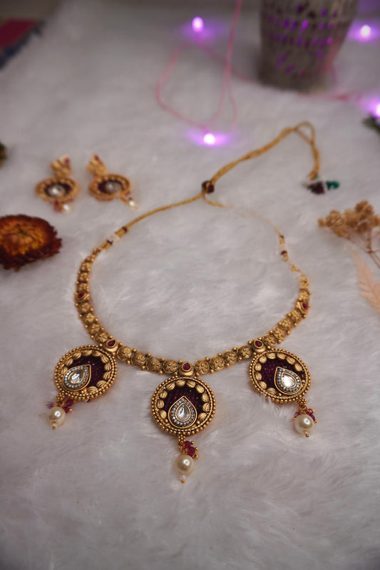 Antique jewellery necklace set
