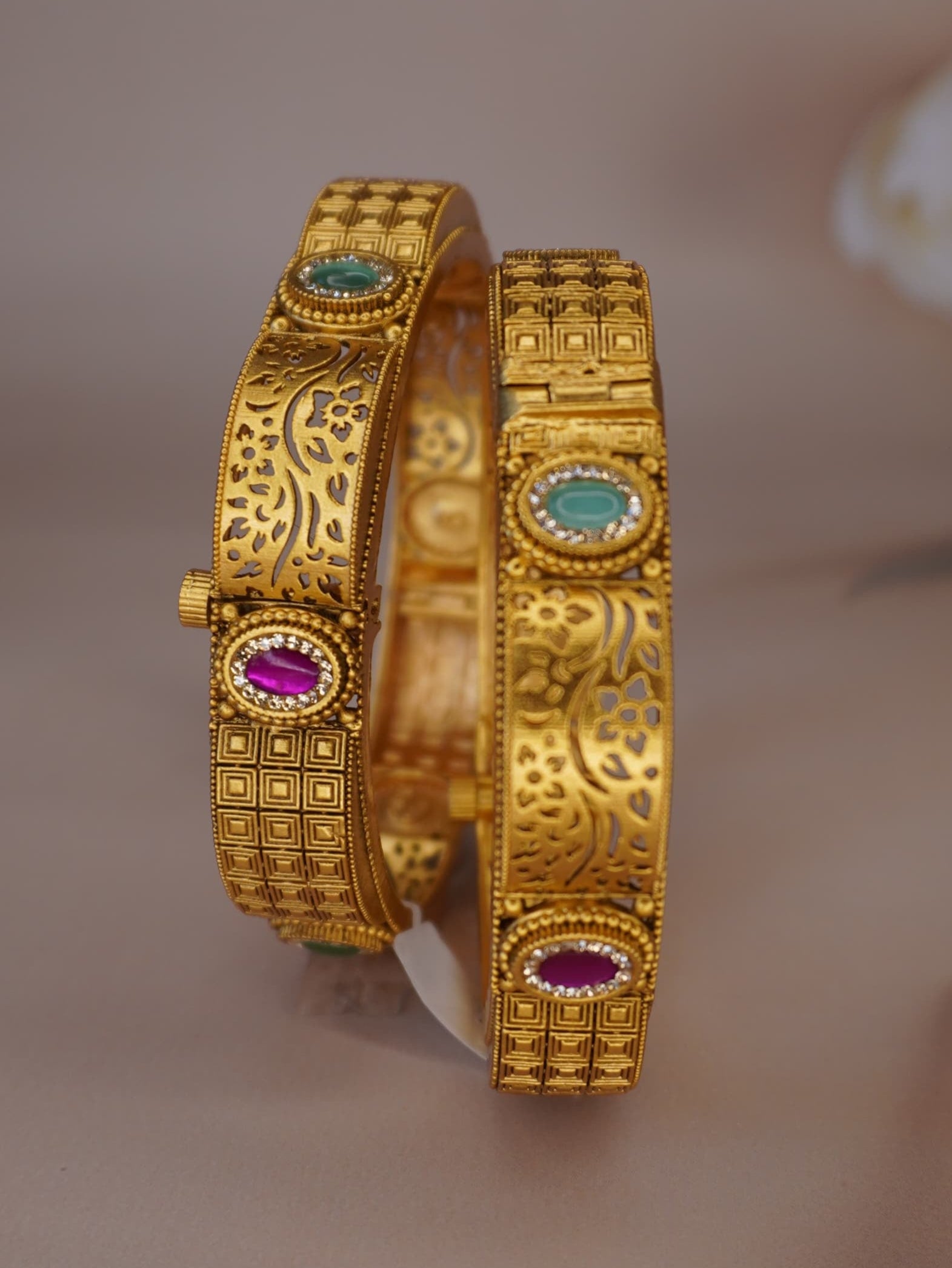 TRADITIONAL CLASSY BANGLES