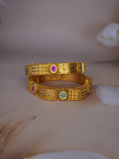 TRADITIONAL CLASSY BANGLES