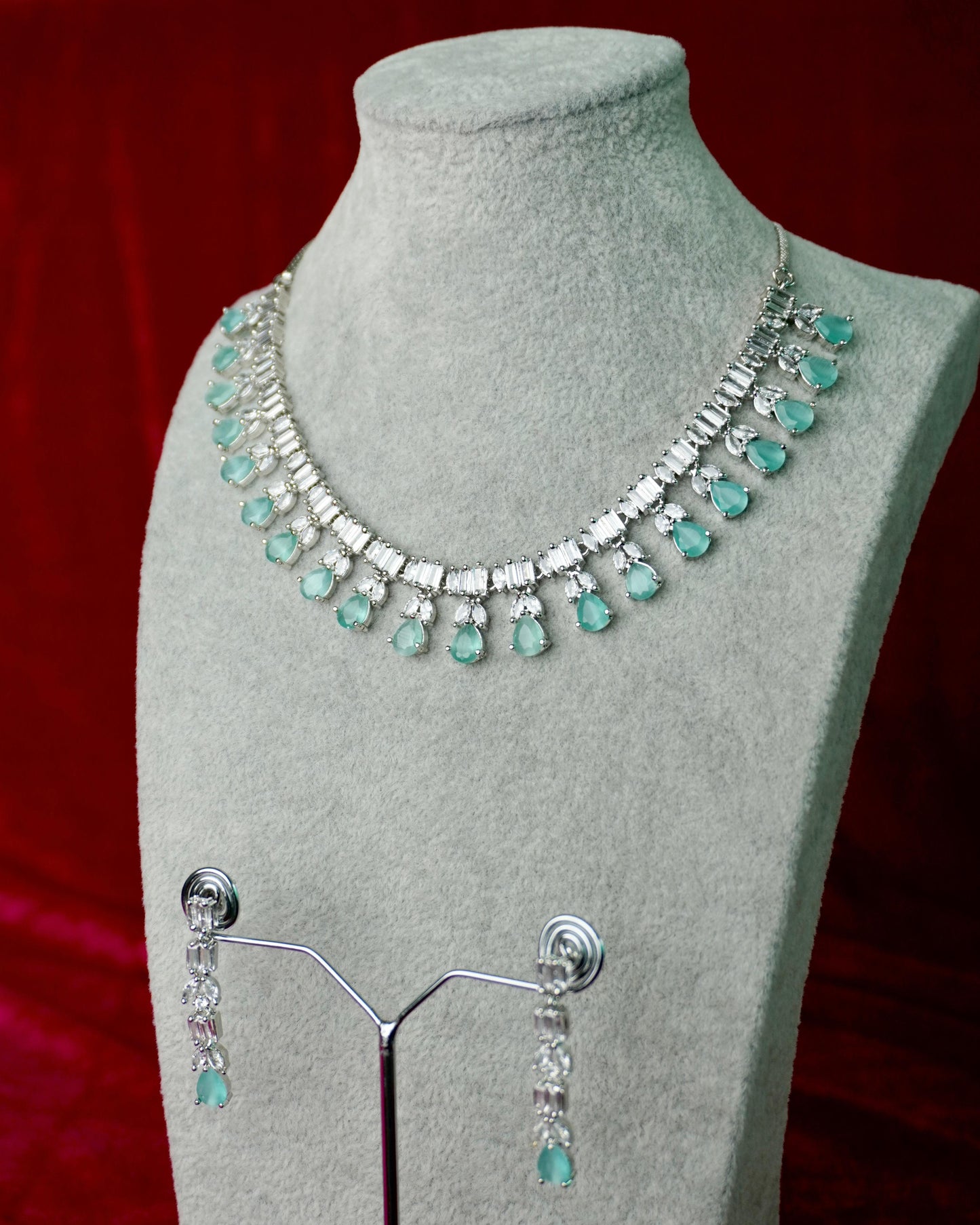 mint ad necklace set