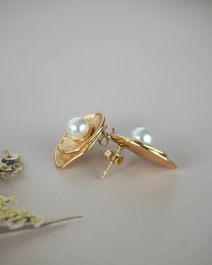 Gold Lotus Pearl Earring E003